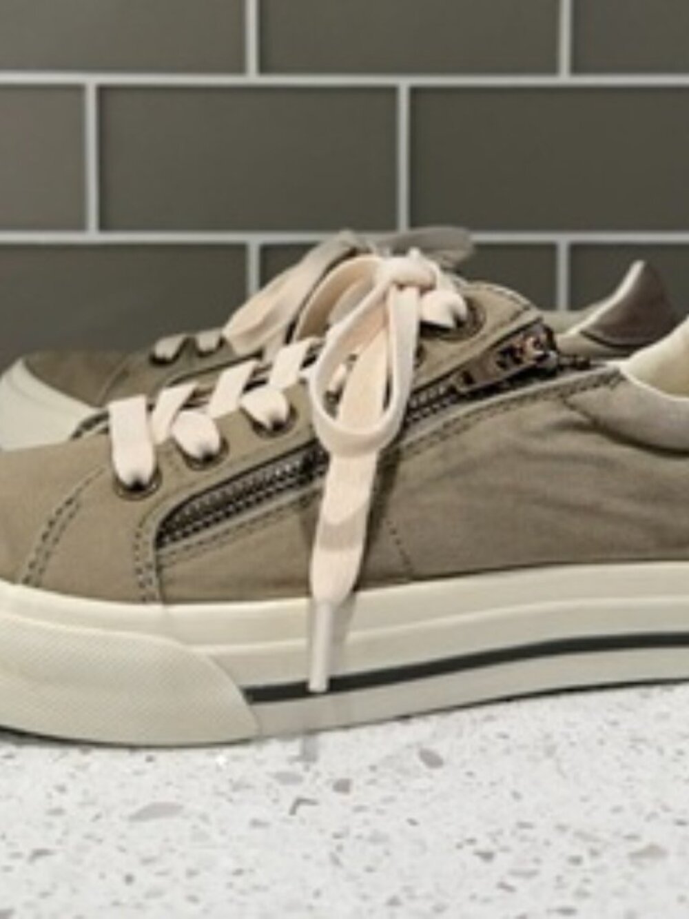 Taos Z-Soul Canvas Sneakers in Sage/Olive, Size 7